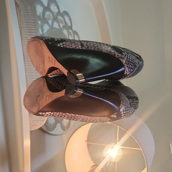 Tory Burch Astoria Leather Snakeskin Print Wedges. - Picture 9 of 11